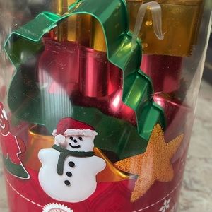 NWT~Wilton 9 Piece Metal Cookie Cutter Set